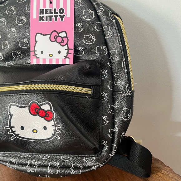 Hello Kitty Mini Backpack - Picture 4 of 12